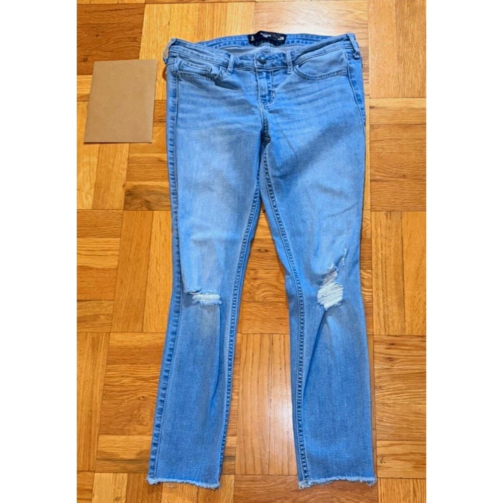 Hollister Crop Distressed Raw Hem Jeans Women’s Size 3 / 26 Light Wash